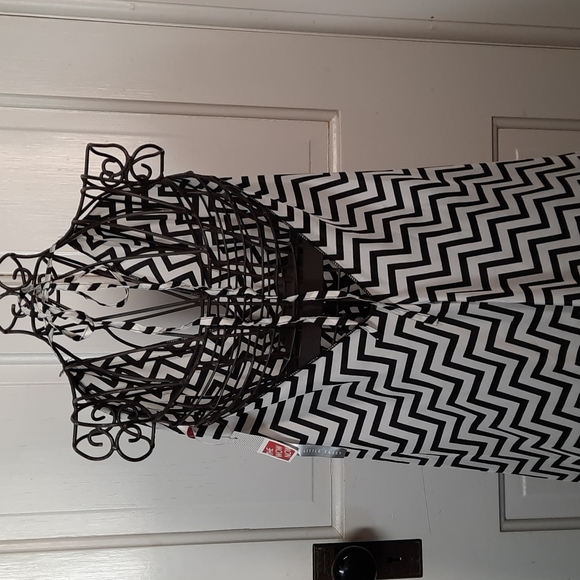 Swim Suit Cover Up Black White Chevron Polyester Quick Dry Flowy Tank Dress - Picture 5 of 9